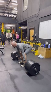 Want Better Abs? Do Deadlifts Deadlifts and front squats are in my opinion the most effective lower body lifts for building your abs. This is because they activate all the muscles in the core, including the rectus abdominis of six-pack fame, the internal and external obliques for chiseled definition, and the spinal erecrors. Getting good at deadlifts and front squats may build the abs, but that doesn’t mean it will reveal them. To make those abs pop make sure you’re setting yourself up on a week