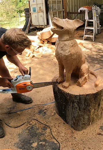 Stunning Dog Carving with Chainsaw Art
