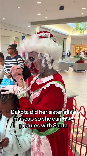Dakota Turns Anais into a Zombie for Pictures with Santa