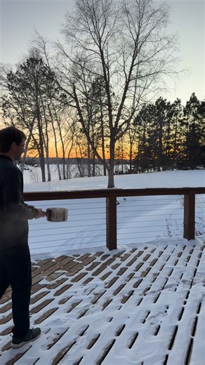It’s that time & temperature of the year where you throw boiling water in the air for funsies 😎 #onlyinmn #freezing #BRRRRRRR | Sugar Lake Lodge