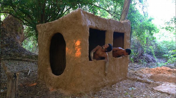 Stunning Mud Villa Built by Bare Hand From Primitive Tools and Natural Materials