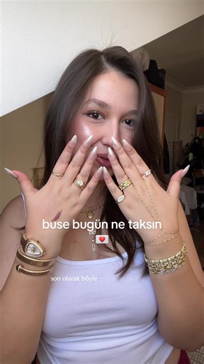 Buse'nin Takı Kombinleri: Şık ve Tarz Seçenekler