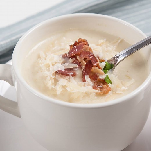 Umami Cauliflower Potato Soup topped with bacon & cheese󾌧 You'll love this Low-Carb & Budget-friendly soup~ Recipe >> www.pressurecookrecipes.com/pressure-cooker-cauliflower-potato-soup | Amy Jacky - Pressure Cook Recipes