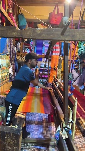 Master of Draz: The Traditional Moroccan Carpet Weaving Art in Fes