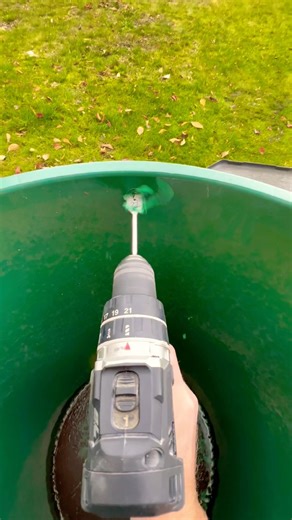 drilling a hole in a plastic barrel #drilling #drillingholes #plastic #workprocess #tools #makita