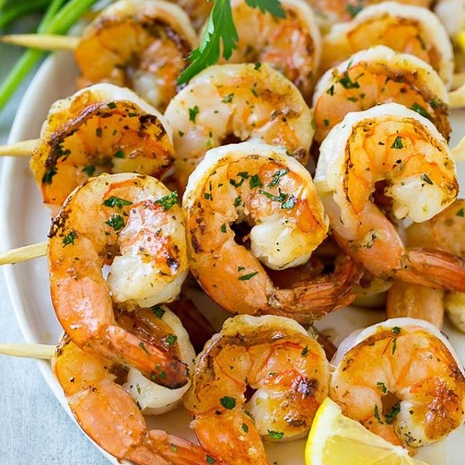 The most delicious grilled shrimp that you'll ever eat! RECIPE: https://www.dinneratthezoo.com/grilled-shrimp-skewers/ | Dinner at the Zoo