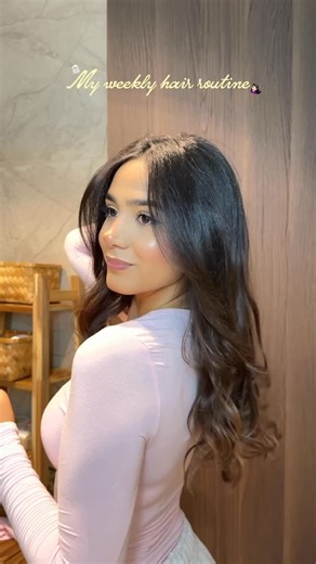 Sanae Benkrara on Instagram: "My hair routine since y'all giving me compliments lately on how shiny it looks 🕯️🤍🚿 🫧🧖🏻‍♀️ using @lorealpro @lorealpro_education_maroc #lorealpro #ARM #absolutrepairemolecular"