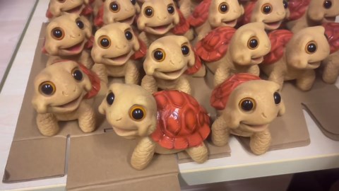 Decorative Garden Turtle Figurine, Resin Mini Statue Outdoor/Indoor Decoration Gifts for Yard, Lawn, Patio, Porch, Home, Celebration Ornaments for Birthday, Mother’s Day - 2 Pack (Red/Green)