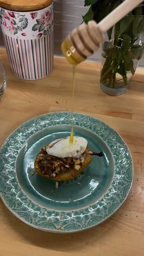 Caramelized pear with filling ….. Satisfy your sweet tooth with these delicious honey 🍯 caramelized pears! They’re sweet and tender and even better with a scoop of ice cream 🍦 and oat crumbles and chocolate 🍫 on top. Naturally sweetened, they make the perfect simple dessert. #dessert #goodfood #delicious #tasty #yummy #pear #caramelized #chocolate | Valya Baking Desserts