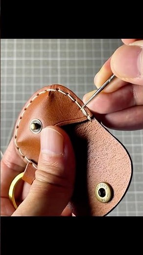 Leathercraft for Beginners: Make a Personalized Round Coin Keychain (Quick & Easy DIY)