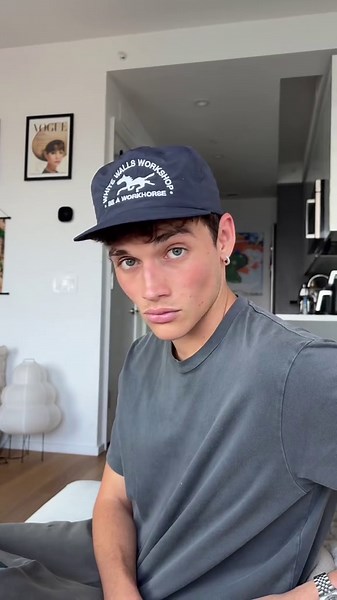 Best friends eat together