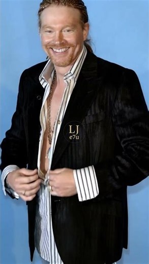 Iconic Press Moment #axlrose #gunsnroses #mtvvma #rocklegends #2000smusic #shorts