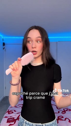 Thought i would also try a song in french! This one was actually really hard to learn…😭 Tell me what other languages you want me to try in the comments below! 🫶🏻 M-am gândit să încerc și o melodie în franceză! Asta a fost chiar foarte greu de învățat… 😭 Spune-mi în ce alte limbi vrei să mai încerc sǎ cânt, în comentariile de mai jos! 🫶🏻 J'ai aussi essayé une chanson en français ! Celle-ci était vraiment difficile à apprendre… 😭 Dites-moi en commentaires quelles autres langues vous aimerie