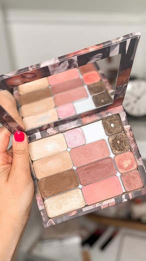 It doesn’t get any better — or faster — than this. I’m using my all in one compact makeup system that was custom matched to my skin tone. These compacts are 100% customized to YOU, so you’ll never be stuck with shades you won’t wear. This is the best makeup for aging skin and the icing on the cake is it uses minimal ingredients, it’s affordable, and it’s fast and easy to apply. My shades are Candlelit, Linen, Olive, and Pink Grapefruit with Honey Illuminator and Bella Bronzer. I used Coco, Blond