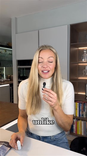 Do you suffer from dry, irritated or light-sensitive eyes? 👀 If your screen time is high or you work in dry, air-conditioned spaces or suffer from hayfever... I completely relate and, at this time of year, I battle not to rub my eyes into oblivion. But this year I thought enough is enough so I started taking Optee from extracted.co.uk. Optee is a revolutionary dry eye supplement powered by MaquiBright®️, a clinically-backed extract shown to boost tear production and reduce discomfort in just 4 