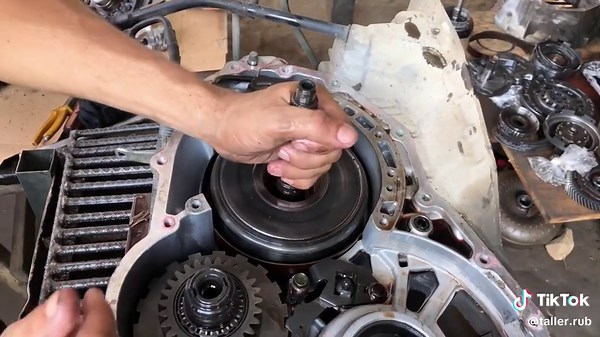 Cómo Desarmar la Transmisión Automática A245 Toyota Corolla 2005