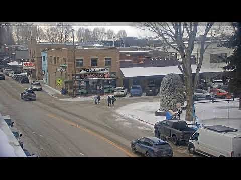 Jackson Town Square Live PTZ webcam - SeeJH.ai