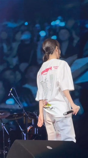 ❤️❤️❤️ 🎶 Hold my hand IU HEREH WORLD TOUR CONCERT IN WASHINGTON DC ❤️✨ #아이유 #IU #LeeJiEun #myqueen #HER_WORLD_TOUR @ IUknees0918 | My queen