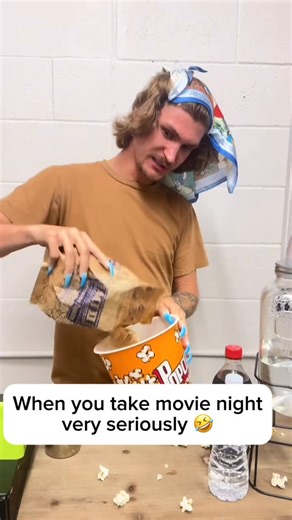 Austin perry on Instagram: "The pasta roni box🤣🤣 #viral #foryou #fyp #popular #xyzbca #fypシ #girldad #foryoupage #dads #comedy"