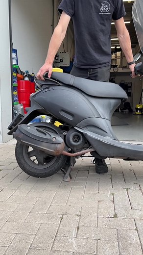 Fixing a Piaggio Zip Scooter Fail