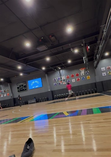 Pacing, labing & stayin sharp 🙂‍↕️#nyc #hooping #dancing #workout | dancing