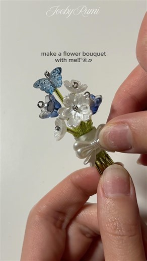 make a beaded bouquet with me!!🦋 #handmade #diy #craft #handmadejewelry #smallbusiness #beaded