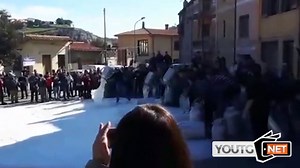 2.2M views · 22K reactions |  PASTORI SARDI, CHIAMATA ALLA GUERRA: UN DISCORSO DA BRIVIDI La rivendicazione d'orgoglio, il richiamo ai valori della pastorizia, il ricordo delle battaglie passate e delle manganellate, la rievocazione della Battaglia delle Termopili: il discorso ai pastori di Fortunato Ladu è da brividi. Prendetevi qualche minuto per ascoltarlo: c'è tutto il senso della protesta del latte | YouTG.net | Facebook