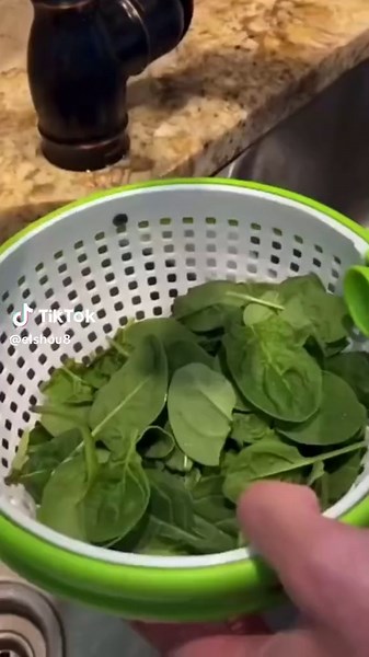 Effortless Fruit and Vegetable Washing with a Colander