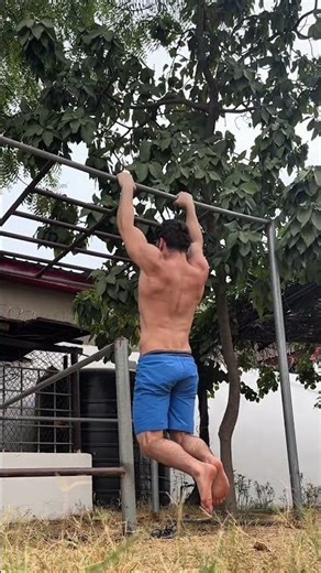 Explosive muscle ups still strong #calisthenics #streetworkout #calisthenicsworkout #muscleup