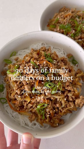 Spring Roll Bowls by @simple.home.edit This is 30 days of family dinners on a budget and these are Spring Roll Bowls, the newest obsession at our place. We prepare most of our meals at home with the intention of not only saving money, but eating the foods we want to be eating. Weeknights can be busy, cooking dinner and washing up can feel all consuming, but this is the perfect quick and easy dinner when I don’t have a lot of time or energy. It’s on the table in less than 20 minutes, I can use up