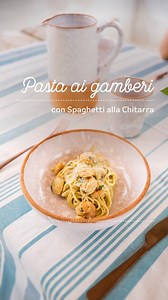 Segui la nostra ricetta e scopri come preparare gli Spaghetti alla Chitarra della linea pasta fresca all’uovo con i gamberi. Un prelibatezza che unisce la dolcezza dei gamberi, la cremosità della stracciatella e il croccante dei pistacchi: un piatto da gustare con tutti i sensi! #divella #passionemediterranea #estatemediterranea #asmr | Divella