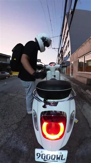 Off to work using this cool LED backpack. The Christmas lights and My Personal LED billboard. 🖼️🎒 😅 I love this backpackl 🥰 Our backpack is 100% waterproof Every biker needs this backpack ✨️ To purchase Link In Bio! ✨️ ༶•┈┈┈┈┈ ༺☆༻ ┈┈┈┈┈•༶ #travel #motorcycle #biker #travelbag #ledlights