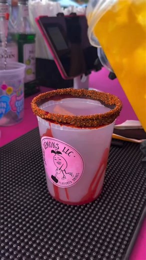 What the Truck is back at Waikele Center tomorrow! 🚚✨ Join us Friday Dec. 5 from 4–8 PM for an evening of ono grinds, sweet treats, retail pop-ups and family fun right here in Waipahu 🎉 Enjoy delicious vendors like @smash_lemons 🍋 Plus, don’t miss Karaoke Night from 5–7:30 PM as you bring your best singing voice 🎤 Tag your foodie shopping crew and we’ll see you tomorrow at Waikele Center 🌴 #WaikeleCenter #WhatTheTruckHawaii #Waipahu #SupportLocal #HawaiiEvents @whatthetruck.hawaii | Waikele