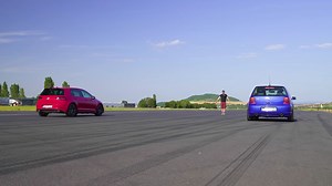 Volkswagen Golf R34 Mk4 Drag Races Golf GTI Mk7, Winner Sounds Noticeably Better