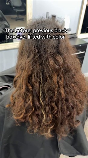 Do a color correction with me! This client had previous box dyed her hair black at home and then used color remover to lift it out. She was left with the orangey color. We did a test strand and her hair lifted great so we move forward with a full foil! I alternated weaves and slices for a chunky yet bright appearance I glazed her leave out with Goldwell Colorance 5bp and 5bg, and her blonde with Goldwell gloss tones 9pv and 9bb!! We were obsessed with this chunky blonde! DM for more info on my c