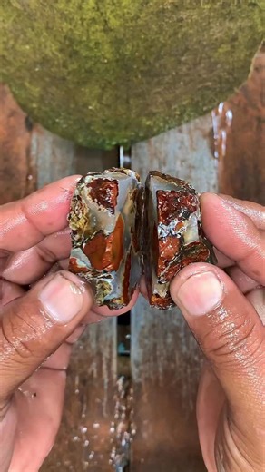 Yazid Ikhsani on Instagram: "A single cut opens the stone and shows its internal structure. Natural layers, color contrast, and details that only appear after cutting. Every piece tells a different story. 😮 #StoneCutting #LapidaryArt #NaturalPatterns"