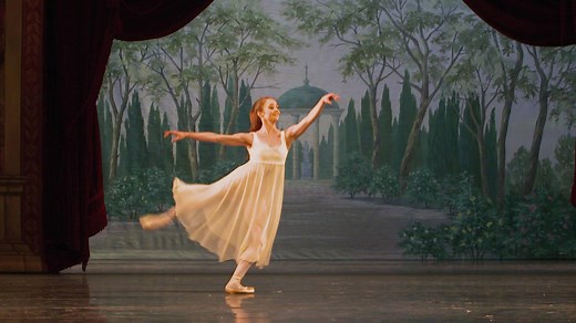 Der Ballett-Klassiker „Der Nussknacker“ von Peter Tschaikowsky ist passend zur Weihnachtszeit zurück im Nationaltheater in München. Wir geben einen kleinen Vorgeschmack auf die Inszenierung. | münchen.tv