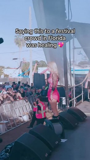 Say this speech every show but the end was the remix version 📸: @dontshootskrlx | Scene Queen