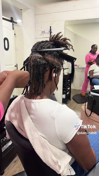 Retwist & style #locs #retwistandstyle #locs #loc #locstyles #locsoftiktok #locstylesforwomen #fyp