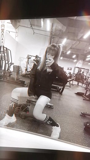 不要被生活折弯了腰，被家务熏黄了脸，被时间催老了容颜，无论在哪个年龄段都要好好爱自己❤️❤️❤️❤️💪💪💪🌹🌹 | Chris Chiah