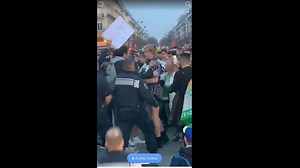 Paris : ce que l'on sait de l'agression transphobe de Julia, dimanche, place de la République