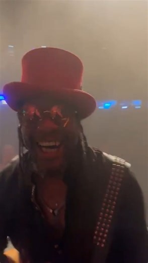 POV: You walk on stage with The Dualers... 🤩 Discover the full 2025 tour and book your tickets today by visiting the website: https://www.thedualers.com/full-band | The Dualers