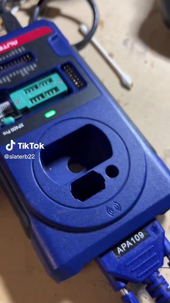 2008 volkswagen beetle immo data reading for all keys lost #volkswagen #beetle #autel #autolocksmith #foryoupage #foryou #locksmith #keyprogramming #dkkeys