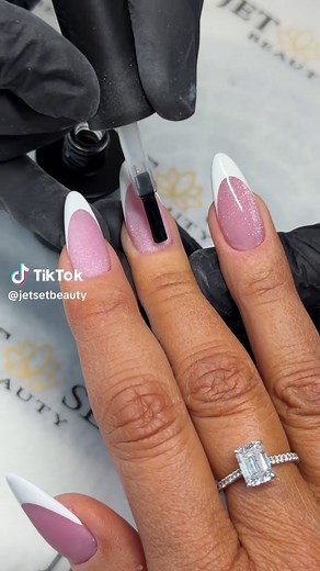 Achieve Ultimate Shine with Crystal Nail Sealing Techniques