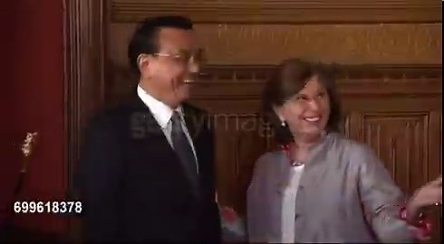 不得不说中共吸收来的“技术官僚”还是有点水平的。江泽民、胡锦涛、李克强这些人不仅毕业于名牌大学，还有较好的外语能力、才华出众，比起只有小学毕业的“太子党”习近平来说，真的要强上不少。他们绝对不会在会见外宾时，不知道如何发言，只能依靠“小本本”来救场。