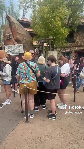 Animal Kingdom Is Amazing 🙂‍↔️#animalkingdom #disneyworld #peacock #fun