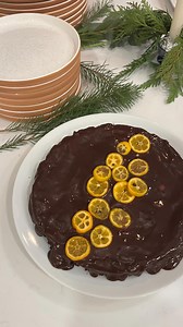 King Arthur’s Flourless Chocolate Cake/Torte! So simple & decadent I had to share. Prep time less than 15 minutes and bake around 20-25. This is my new holiday favorite recipe. Add the glaze or not. Either way is delicious. I garnish with sliced kumquats.🎄🍫 | Swoop Bags