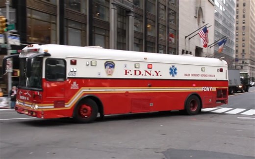 【街拍出警】“二级火警！罕见装备登场！”纽约市消防局 等部门响应地下室变压器起火事件（2019年3月8日）