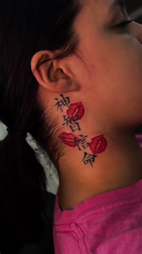 Added these red kisses to a piece I previously did for her — a little color, a little attitude, and now it hits even harder. Tattoos grow and evolve just like we do. 💋💋 #tattooreels #kissitbetterrihanna #tattooupgrade #redtattoo #necktattoo