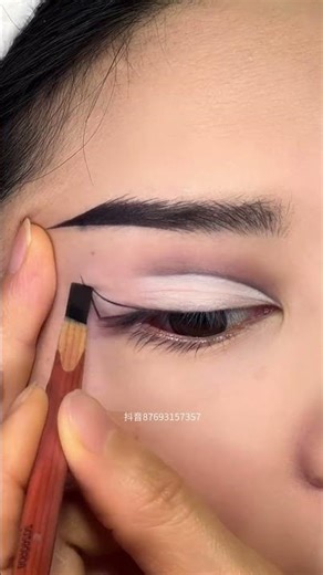 Eyeliner tutorial 😁